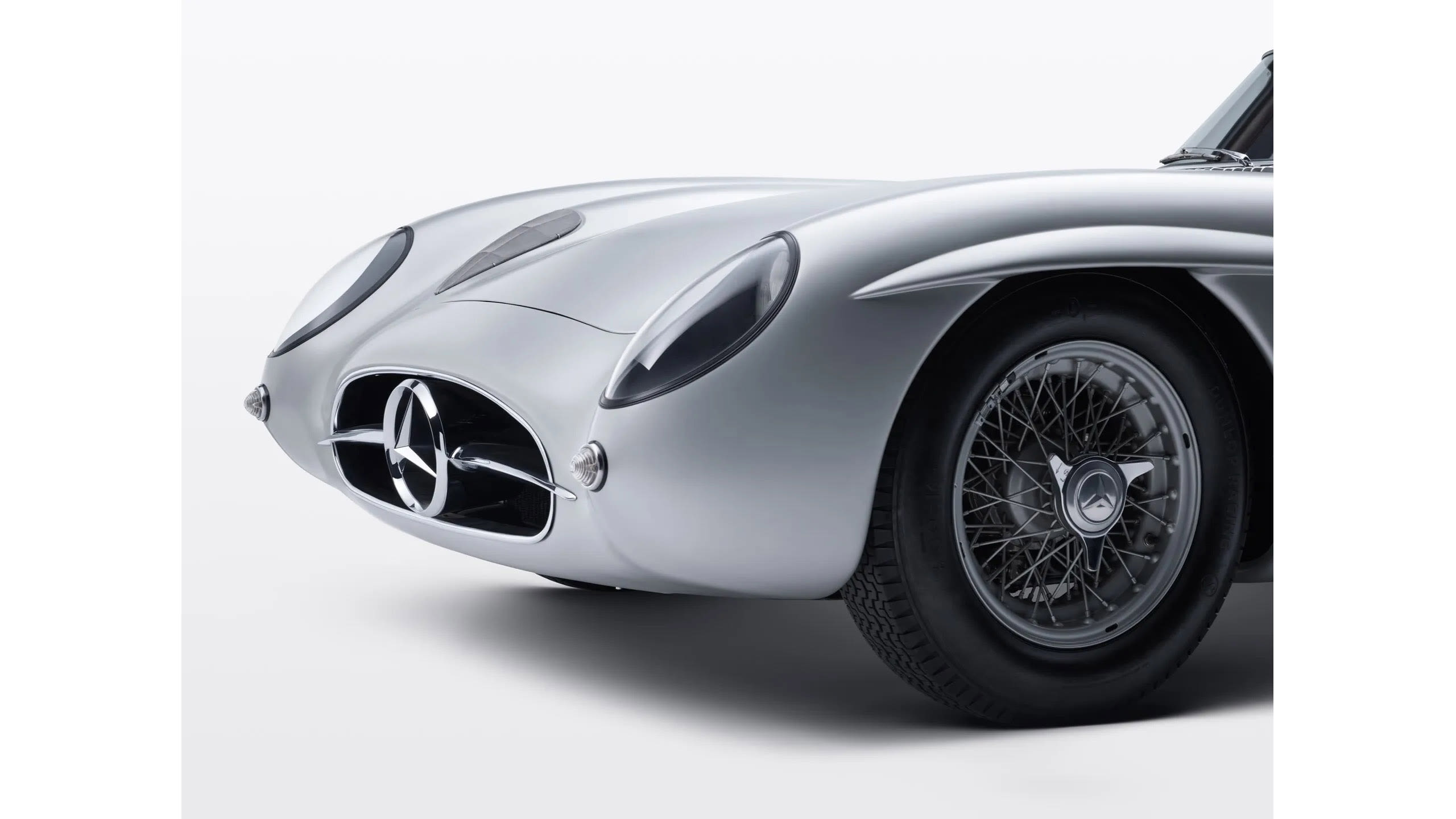 1955 MERCEDES-BENZ 300 SLR UHLENHAUT COUPE SILVER 1/18
